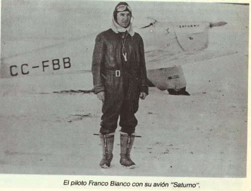 El piloto Franco Bianco con su avion "Saturno".